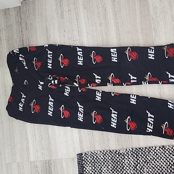 Miami Heat Black Sweatpants - Picture 2 of 3